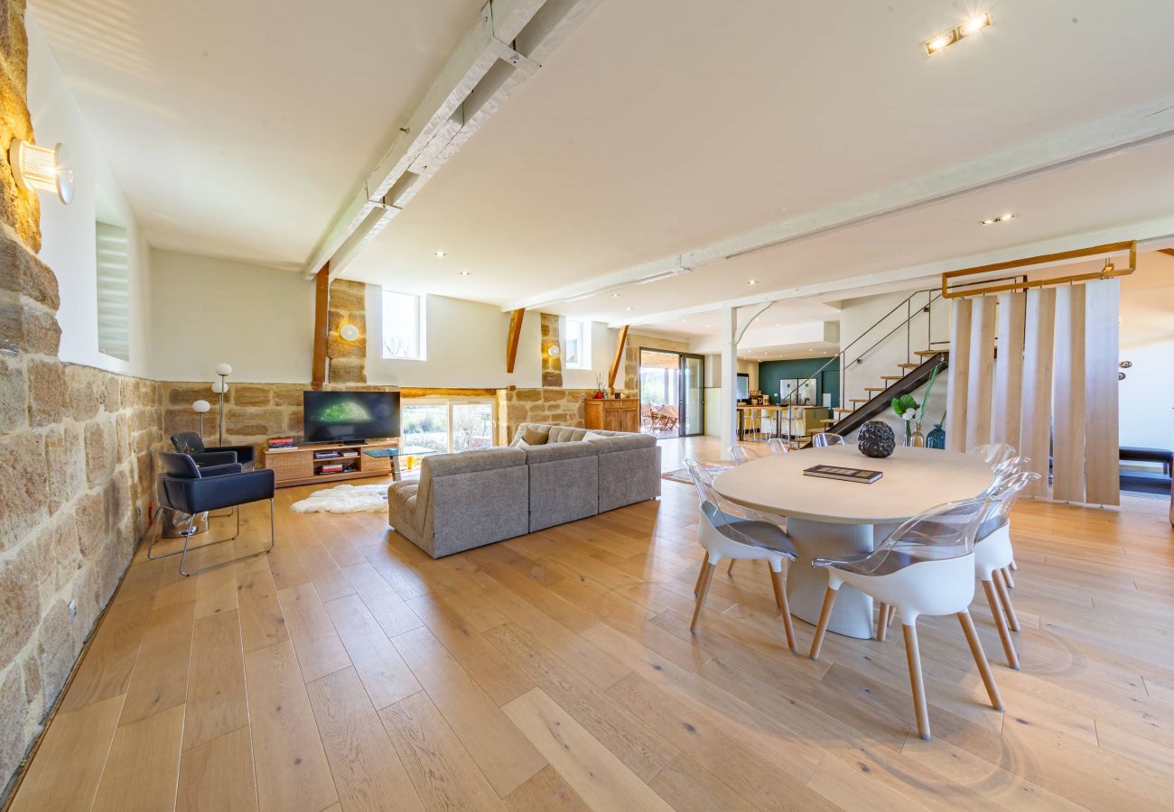 Villa à Ussac - Sur Ussac - Domaine de Charme avec Piscine - Villa