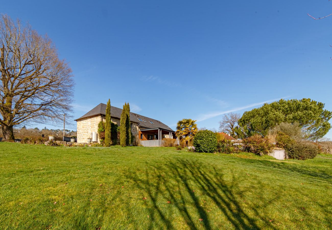 Villa à Ussac - Sur Ussac - Domaine de Charme avec Piscine - Villa