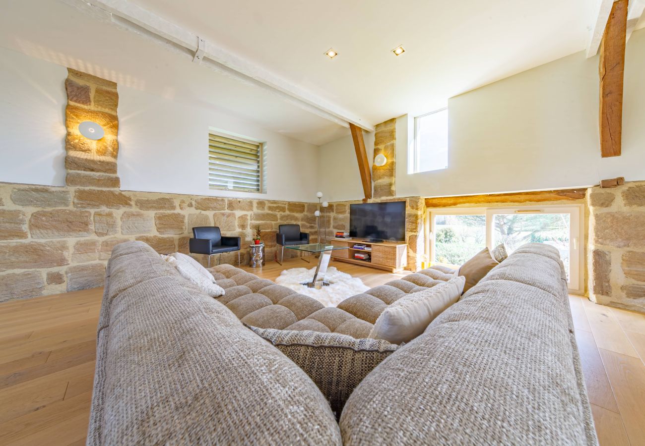 Villa à Ussac - Sur Ussac - Domaine de Charme avec Piscine - Villa