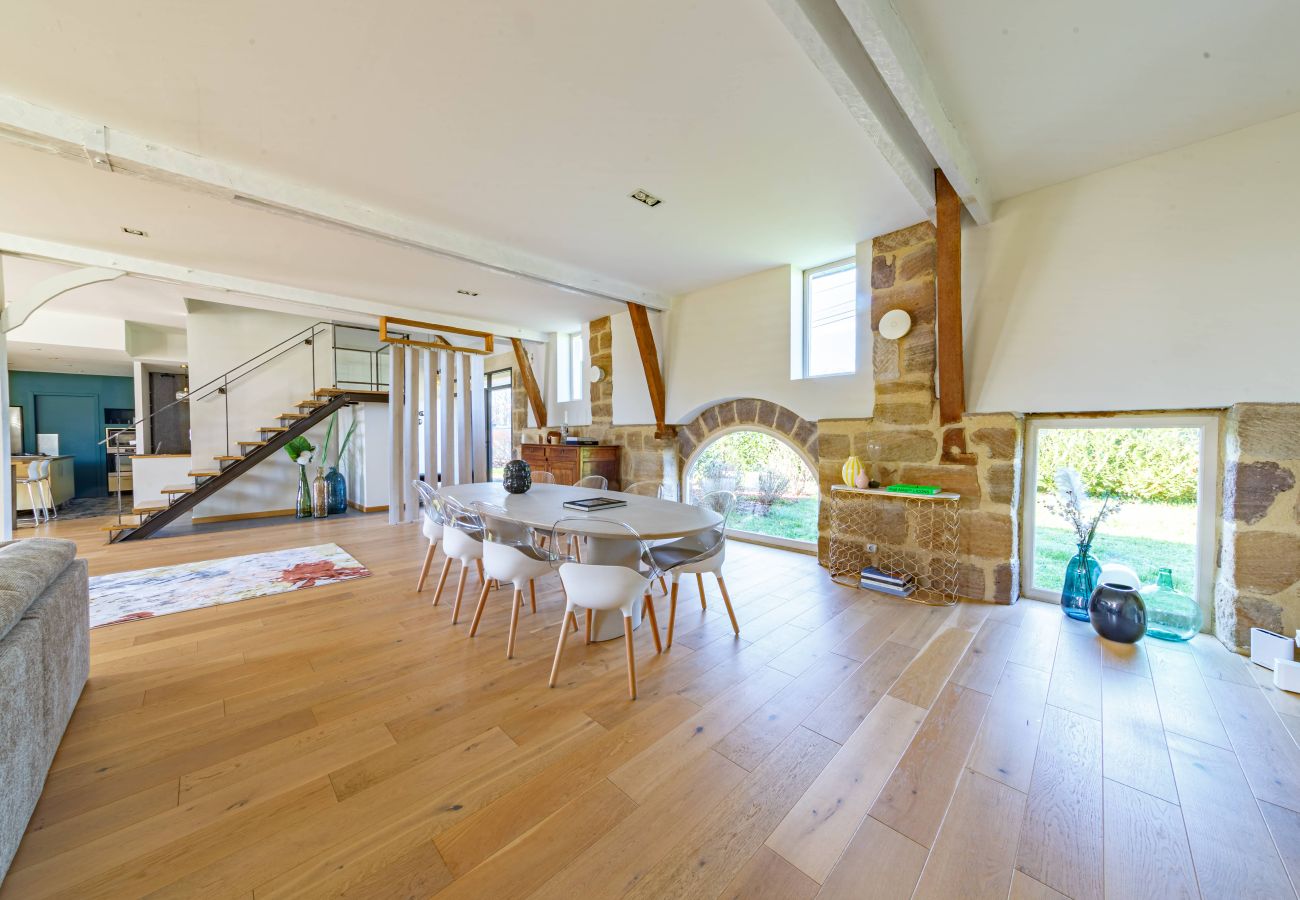 Villa à Ussac - Sur Ussac - Domaine de Charme avec Piscine - Villa