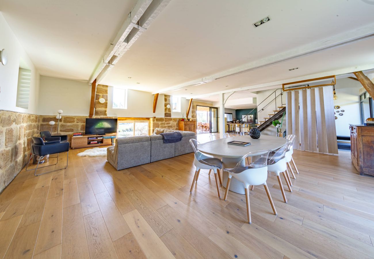 Villa à Ussac - Sur Ussac - Domaine de Charme avec Piscine - Villa