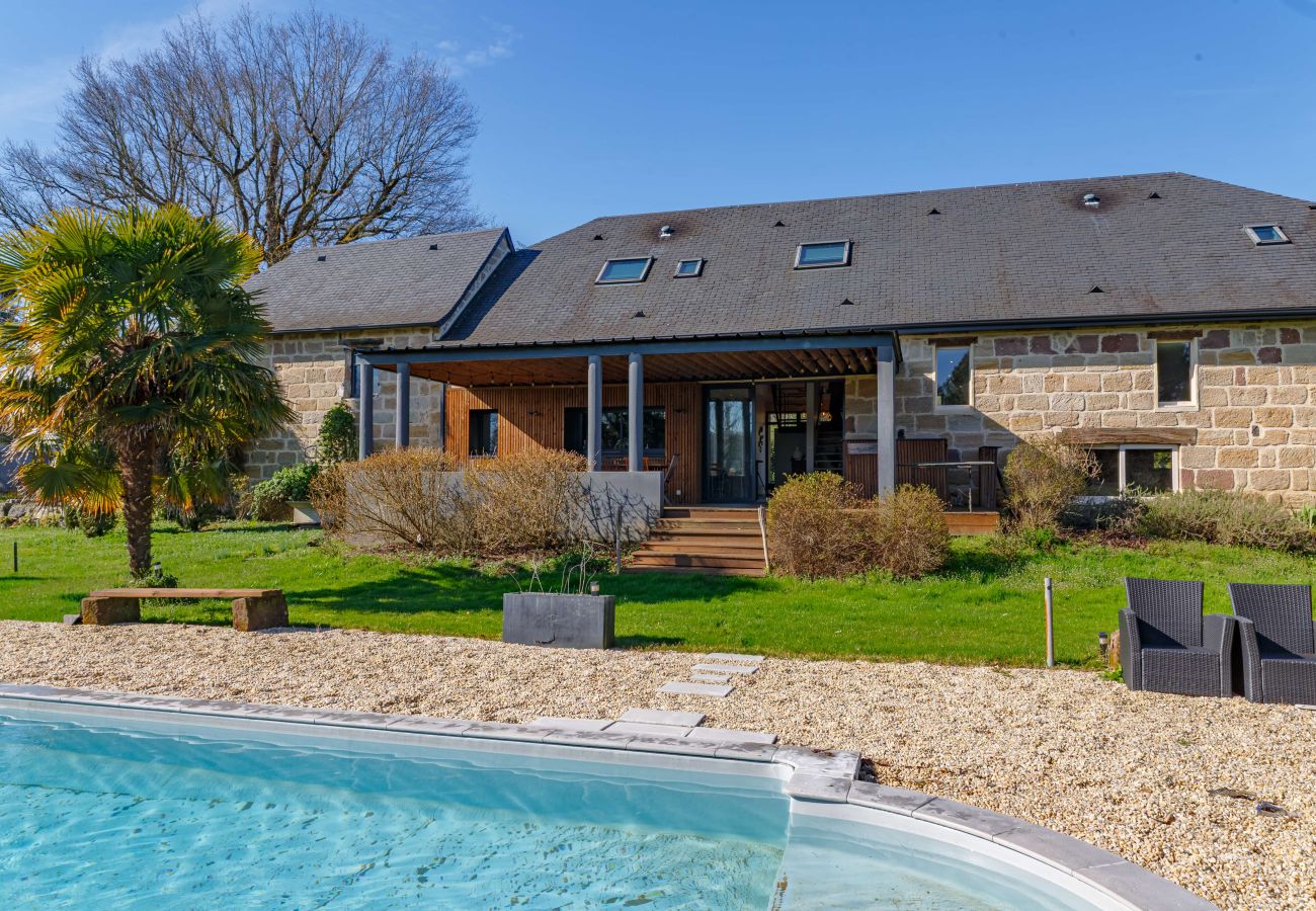 Villa à Ussac - Sur Ussac - Domaine de Charme avec Piscine - Villa