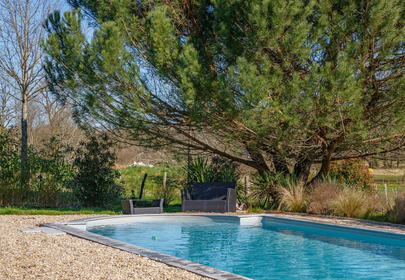 Villa à Ussac - Sur Ussac - Domaine de Charme avec Piscine - Villa