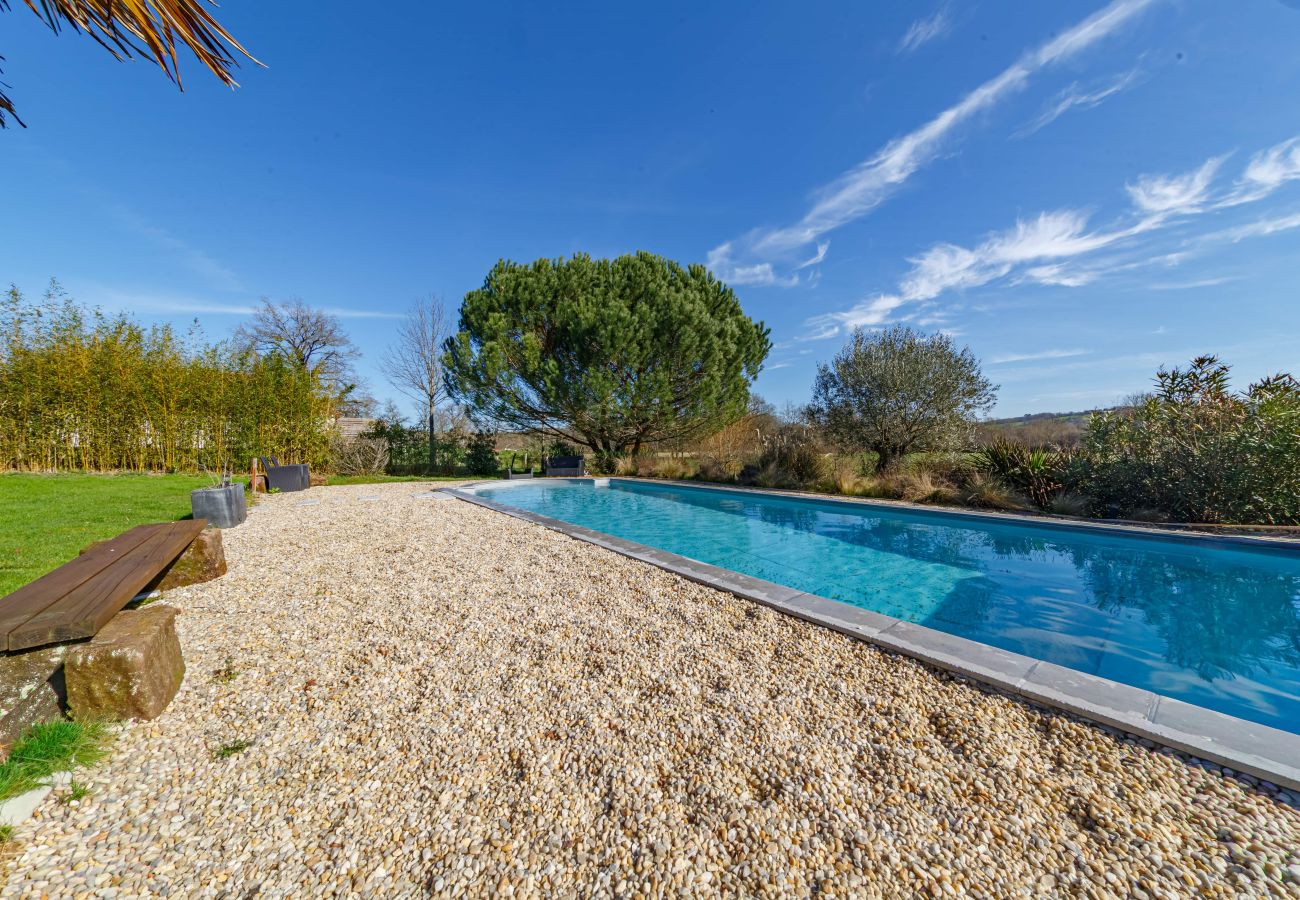 Villa à Ussac - Sur Ussac - Domaine de Charme avec Piscine - Villa