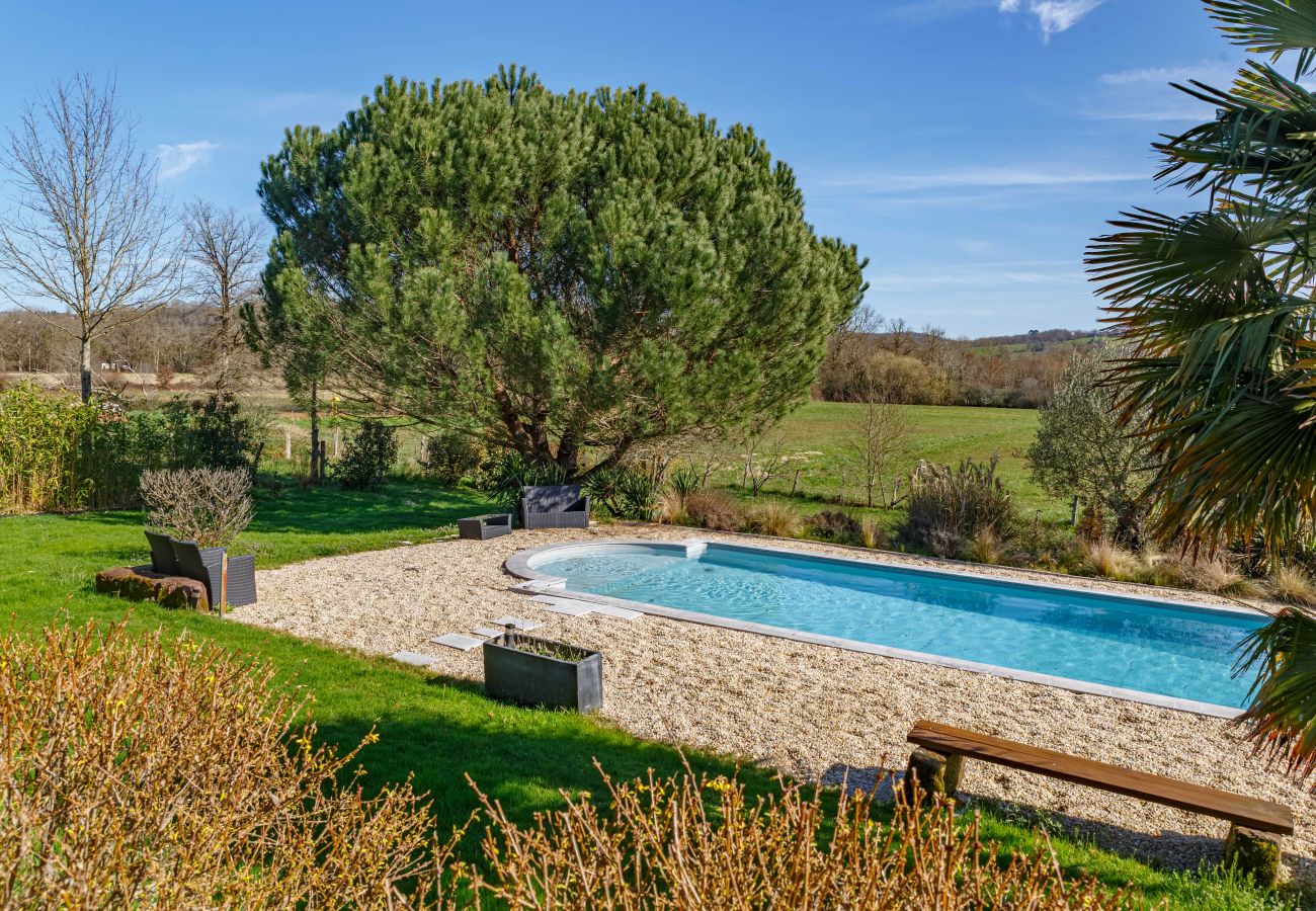 Villa à Ussac - Sur Ussac - Domaine de Charme avec Piscine - Villa